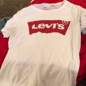 Levi’s tee (fitting)